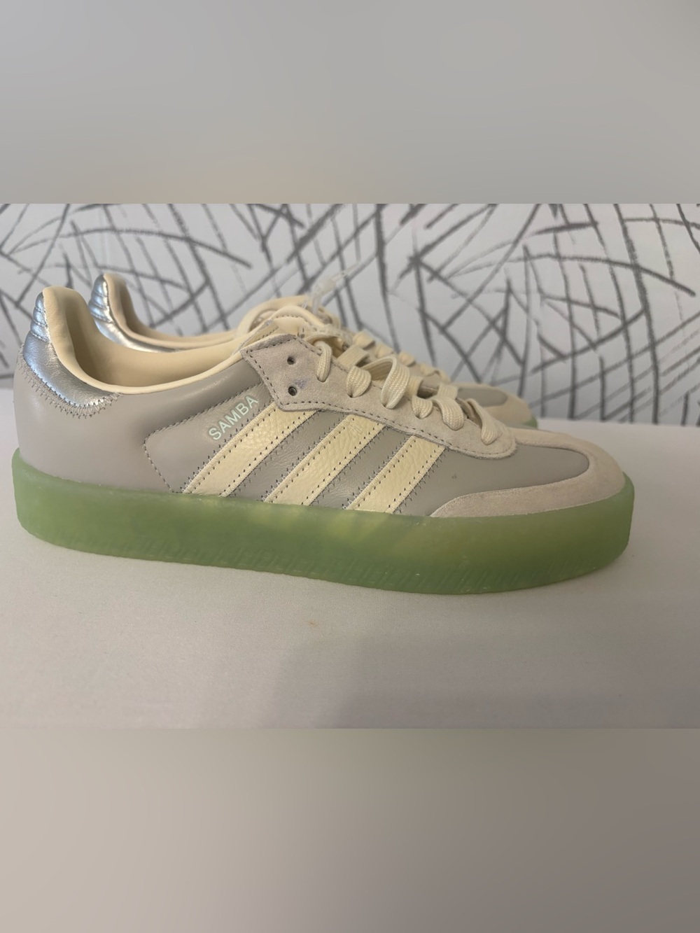 Adidas Samba shoes in the "Grey One/Crew White/Clear Mint" - Picture 6 of 14